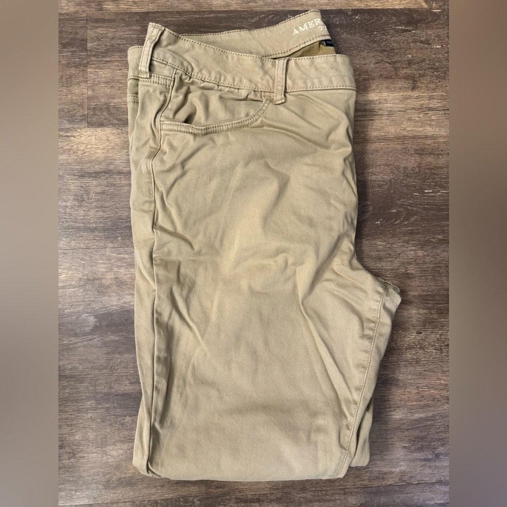 American Eagle Khakis 20 Short
